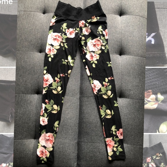 SOLD on Ⓜ️ Cute Booty Lounge Floral Legging XS - Picture 3 of 10